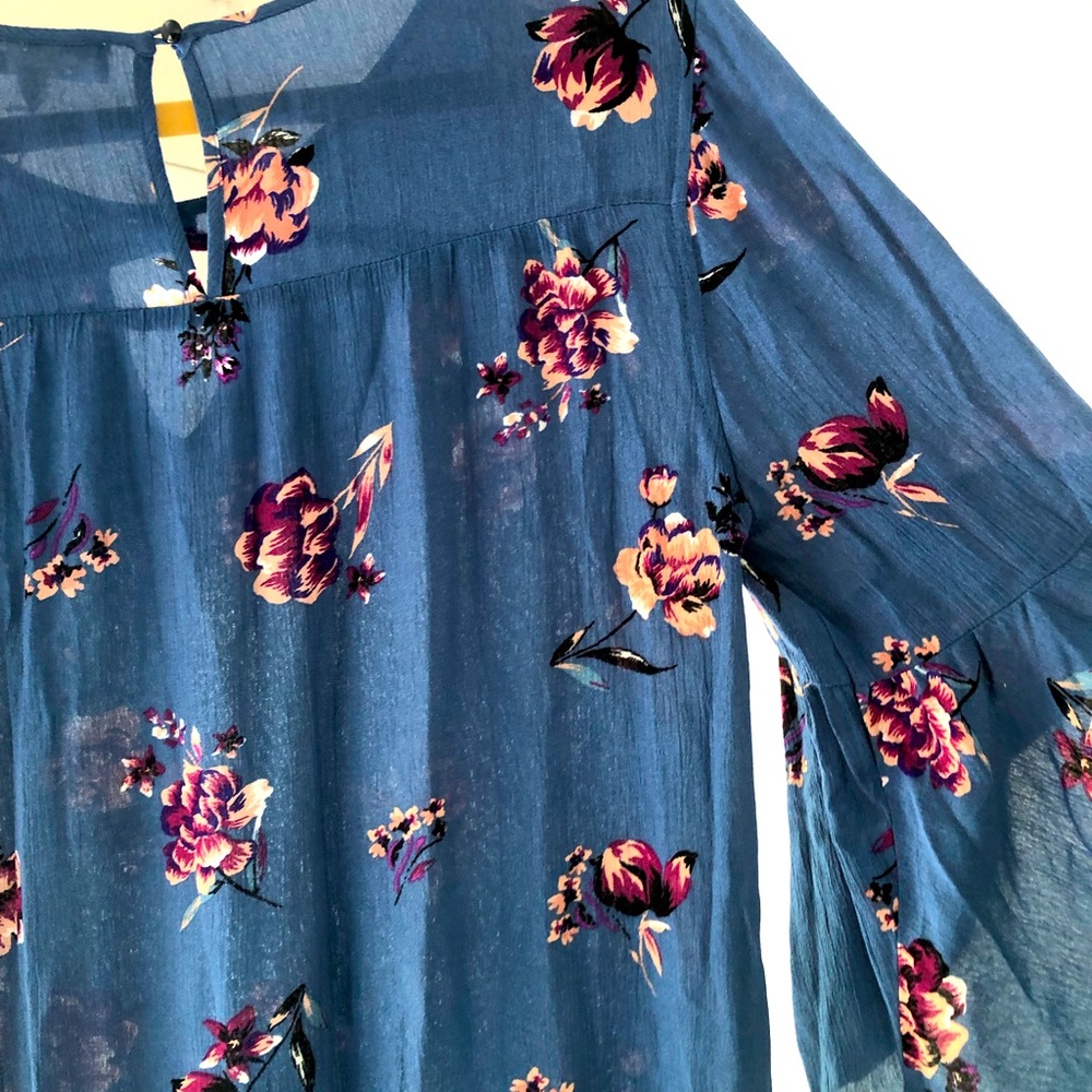 Floral blue dress with flowy sleeves. Pink Rose, size XL.